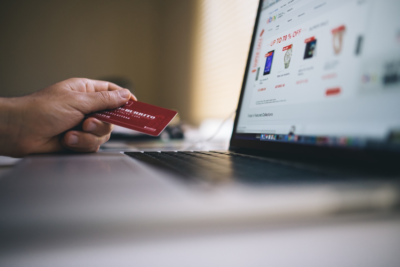 The difference between a payment gateway, processor and a merchant account